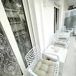 White House Lejlighed Kavala